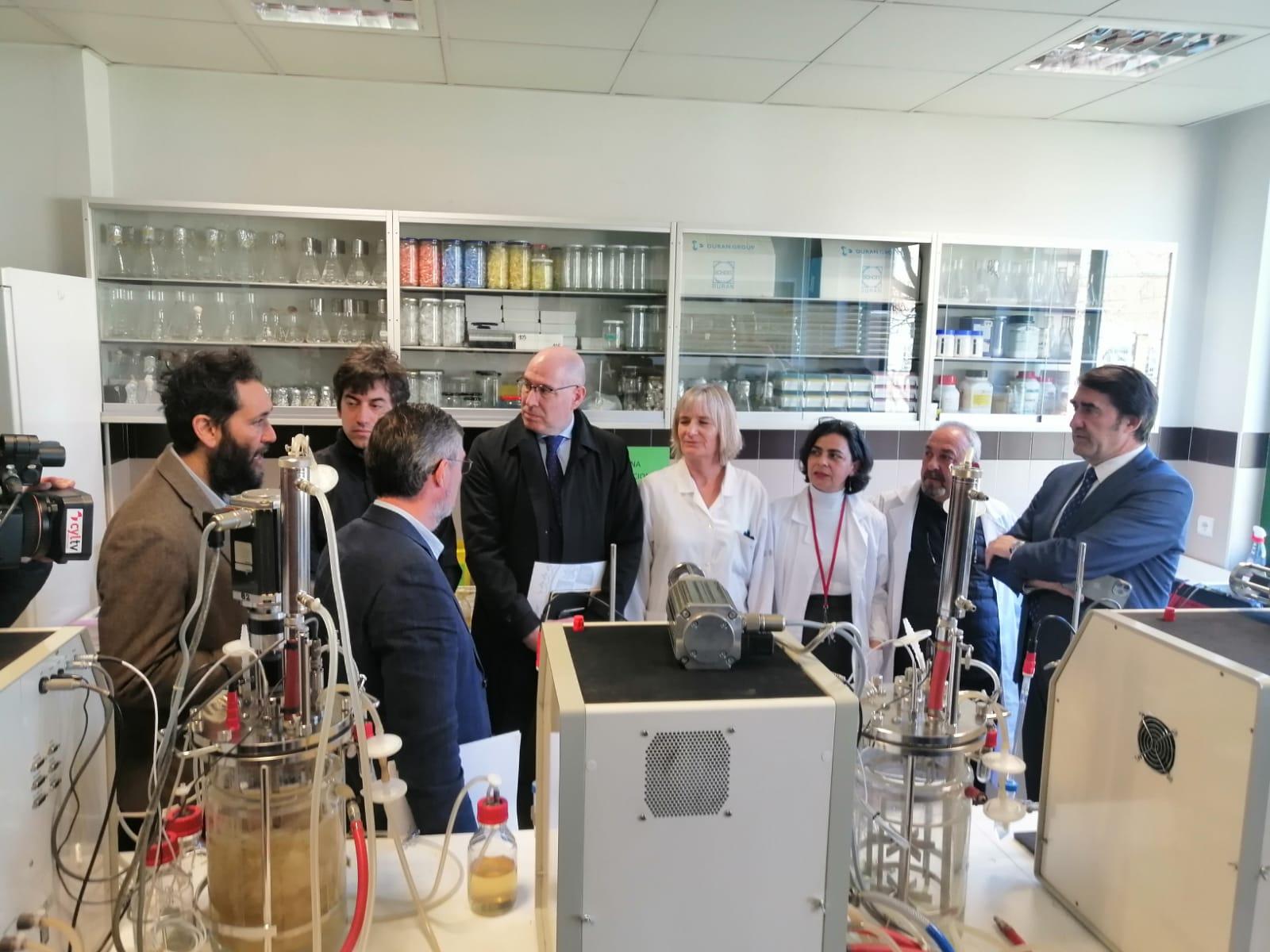 El Consejero de Medio Ambiente y el viceconsejero de Economía visitan Inbiotec El Consejero de Medio Ambiente y el viceconsejero de Economía visitan Inbiotec